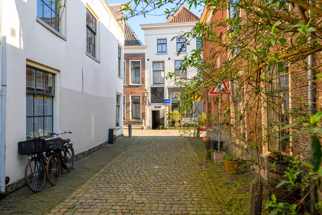 Monumental Corner House in Leiden Center Requiring Renovation — 31