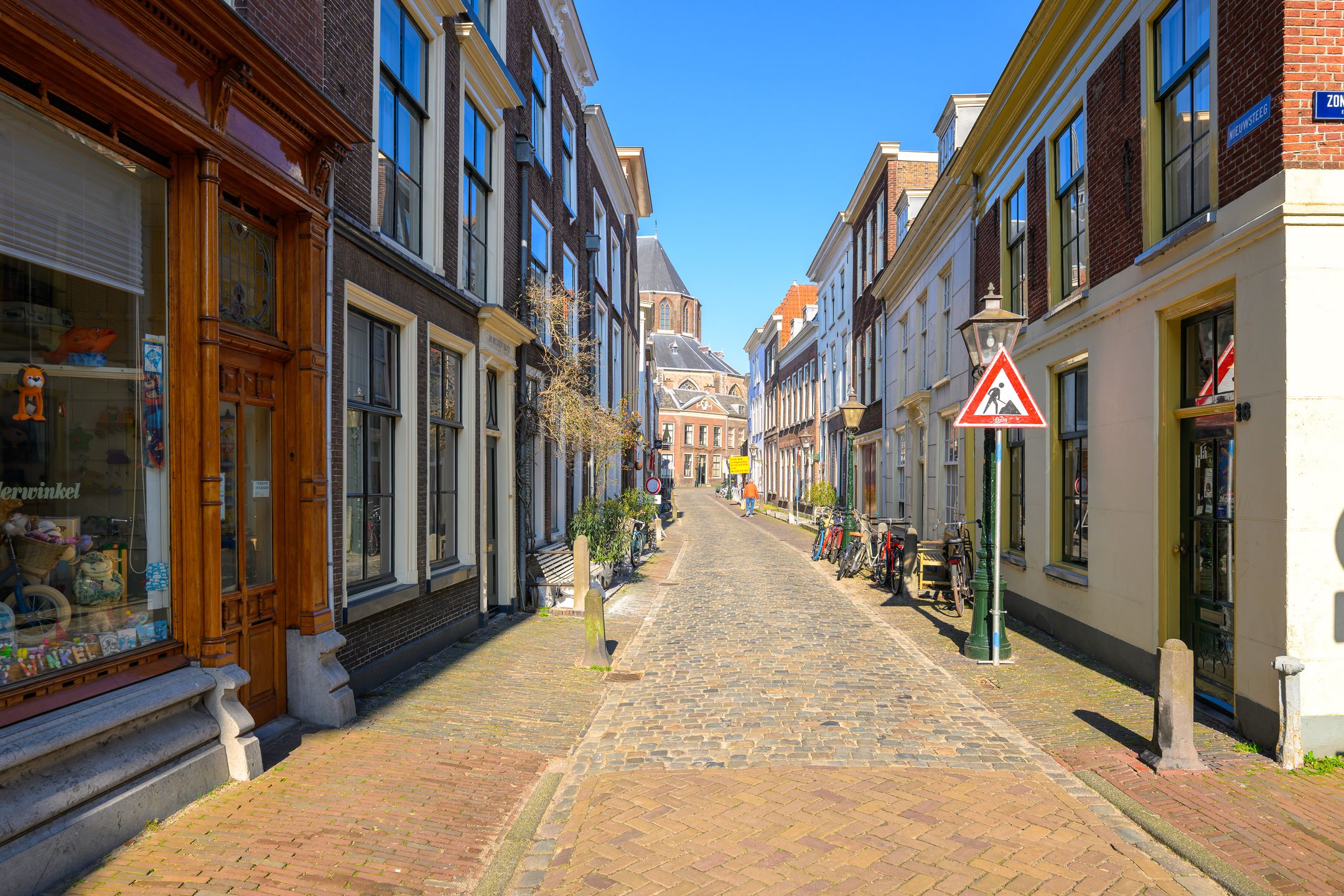 Monumental Corner House in Leiden Center Requiring Renovation — 30