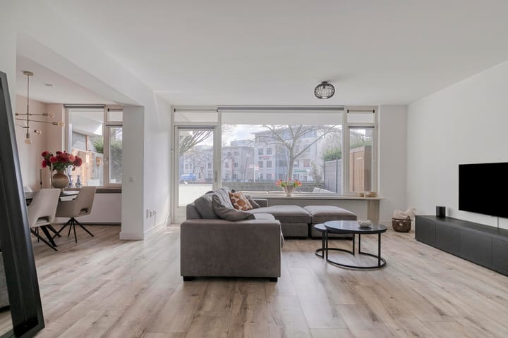 Photo 4 of Wethouder van Eschstraat 91