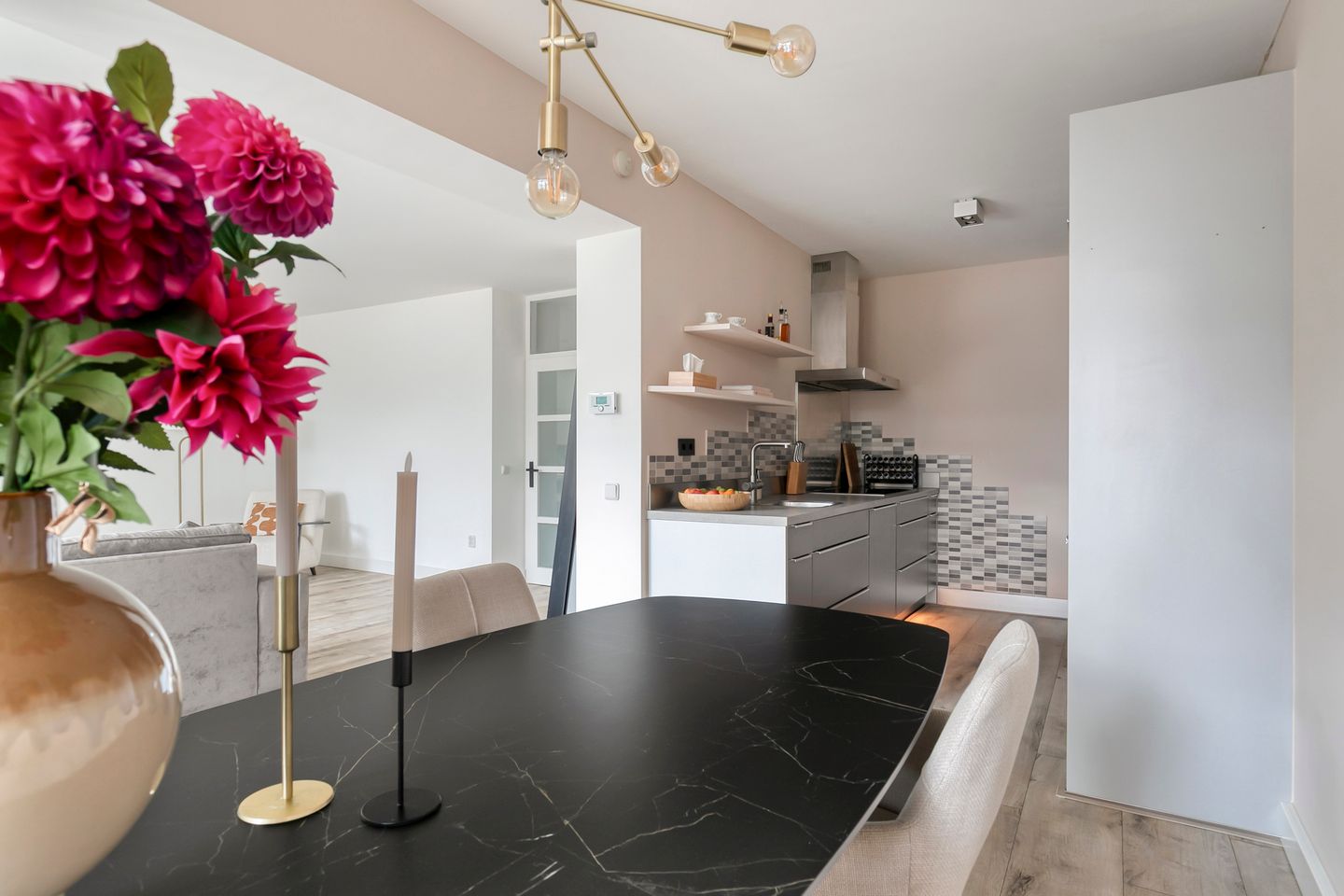 Photo 10 of Wethouder van Eschstraat 91