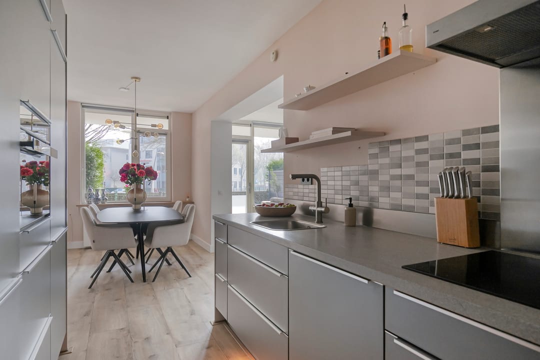 Photo 13 of Wethouder van Eschstraat 91