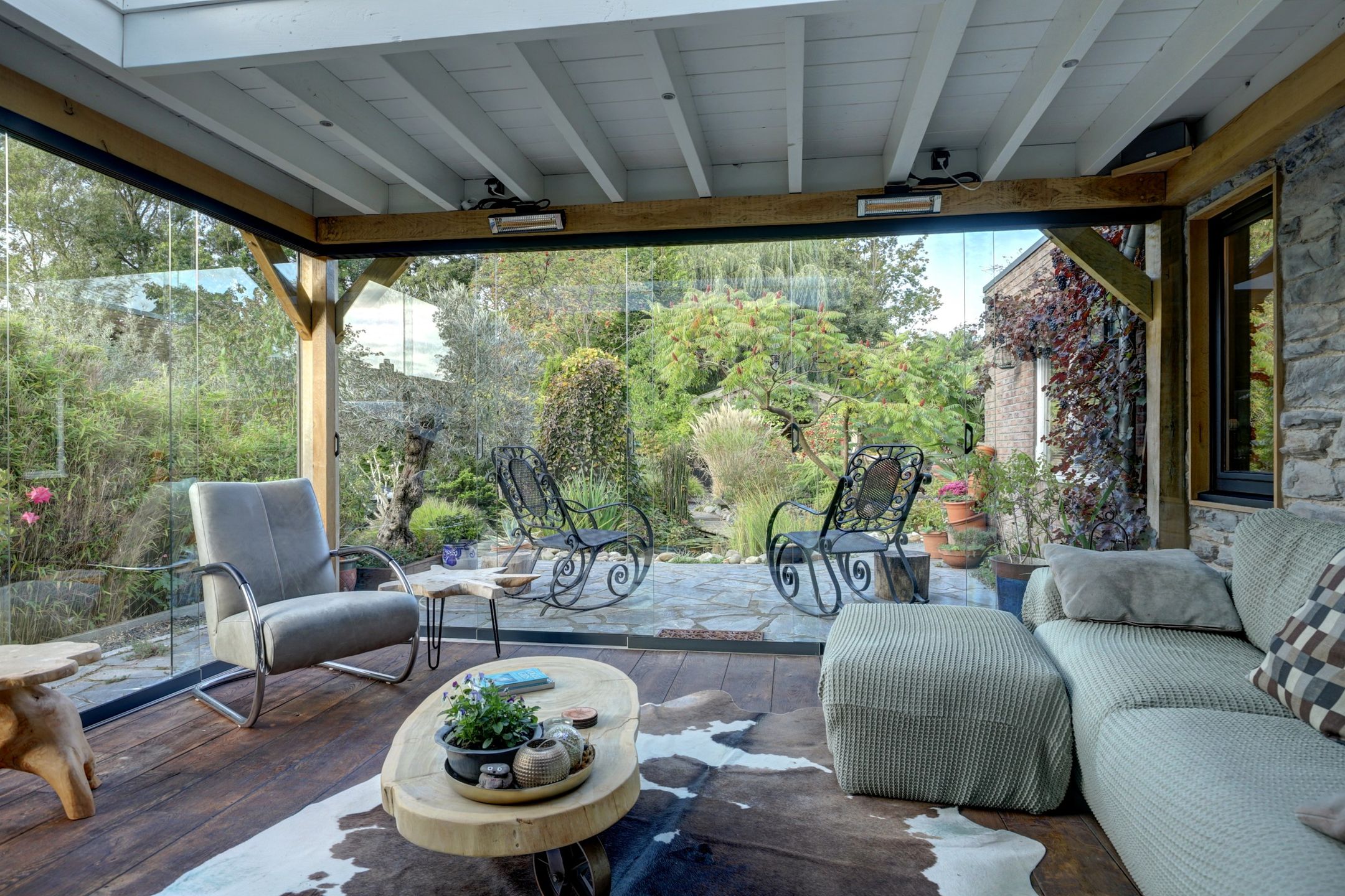 Detached Villa with Stunning Waterfront Garden — 18