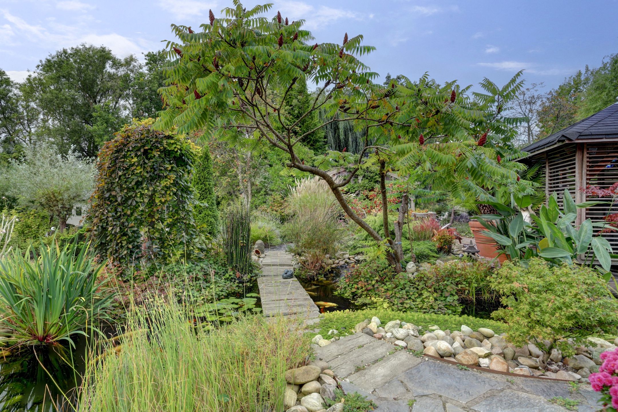 Detached Villa with Stunning Waterfront Garden — 48