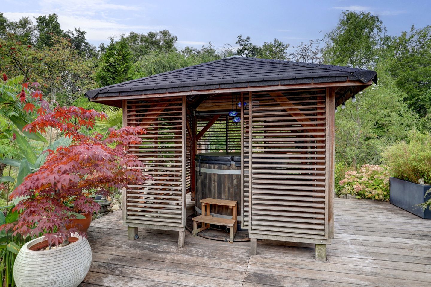 Detached Villa with Stunning Waterfront Garden — 50