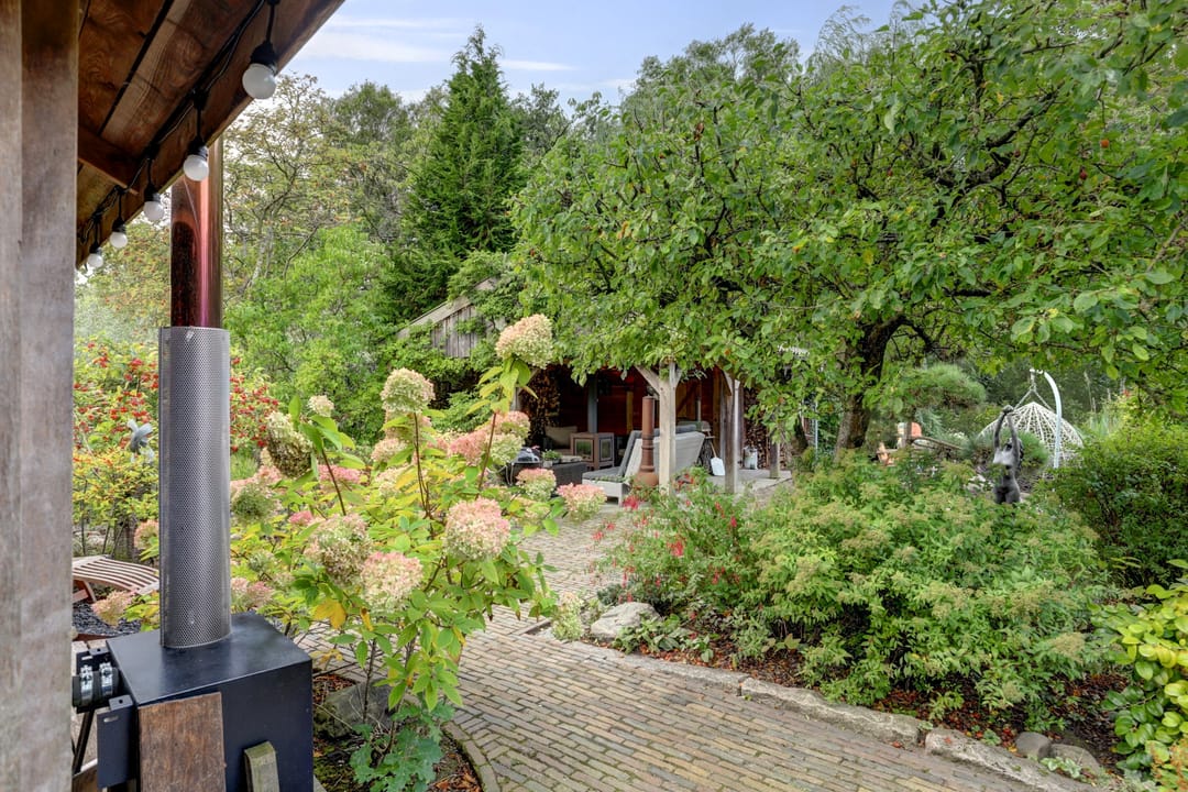 Detached Villa with Stunning Waterfront Garden — 52