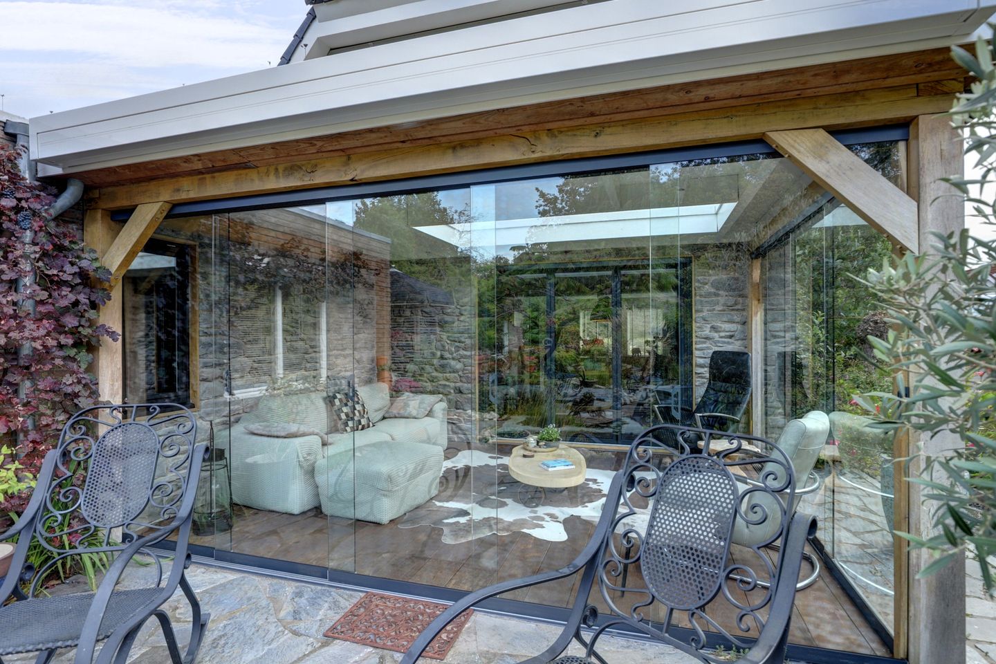 Detached Villa with Stunning Waterfront Garden — 64