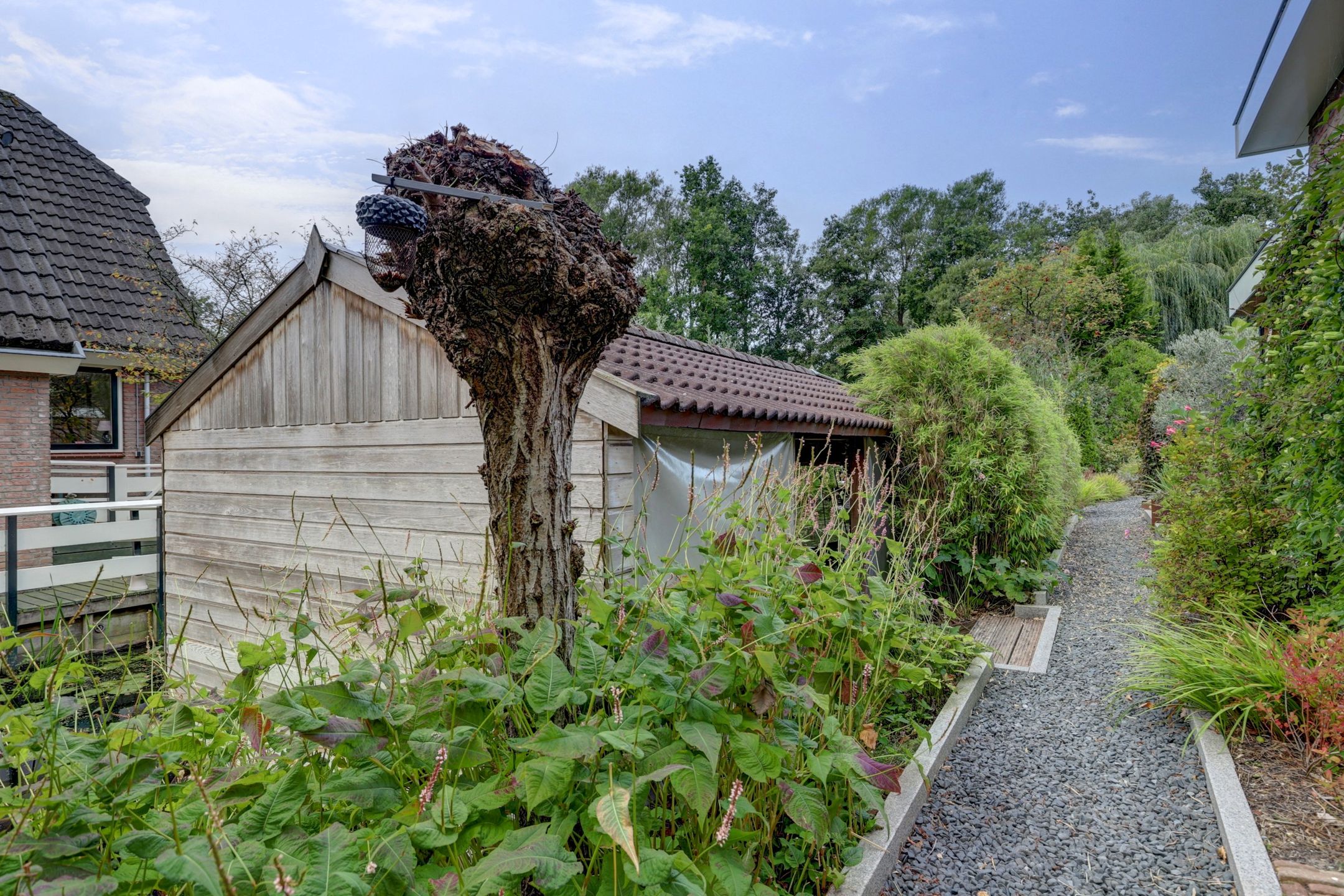Detached Villa with Stunning Waterfront Garden — 66