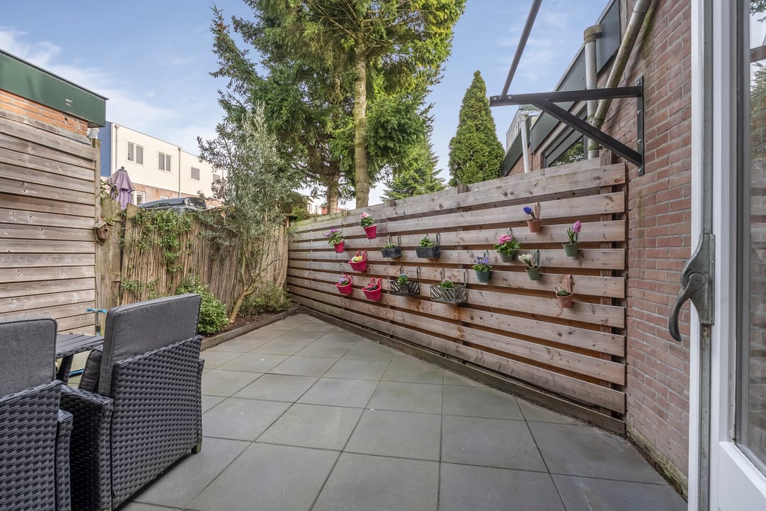 Charming terraced house with sunny garden in Haarlem North — 16