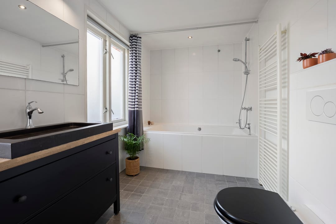 Charming terraced house with sunny garden in Haarlem North — 26