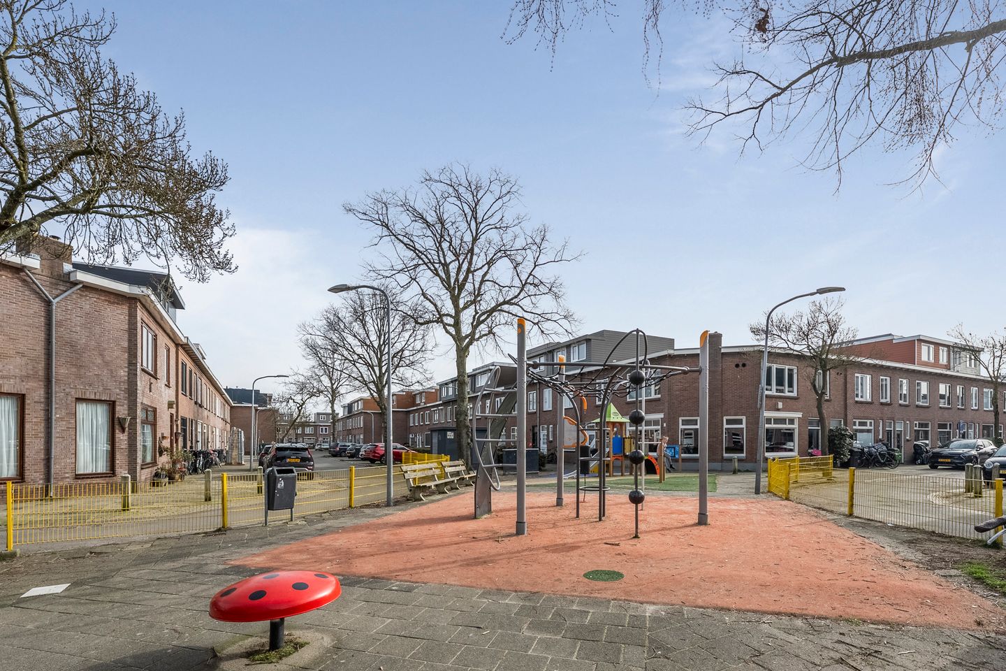 Charming terraced house with sunny garden in Haarlem North — 34