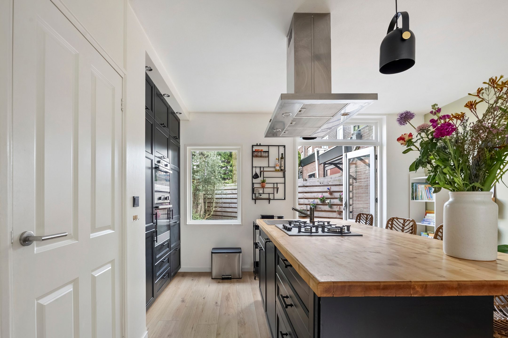 Charming terraced house with sunny garden in Haarlem North — 12