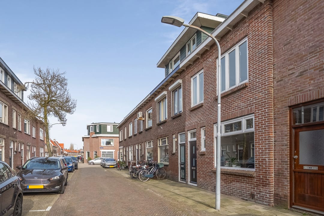 Charming terraced house with sunny garden in Haarlem North — 37