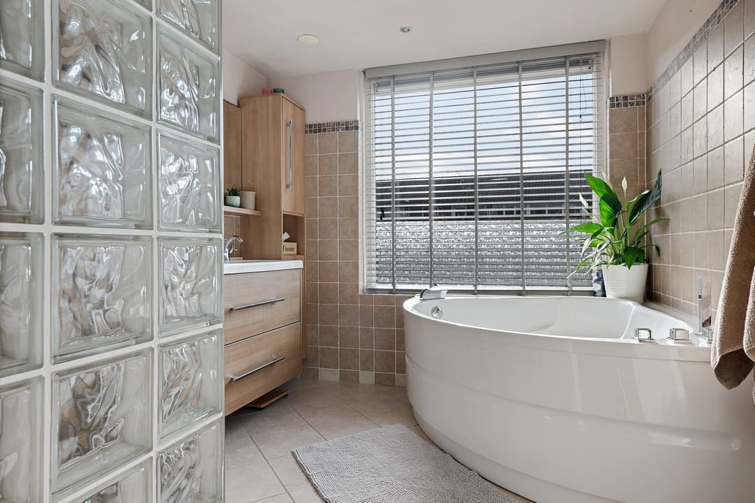 Photo 22 of van Limburg Stirumstraat 16