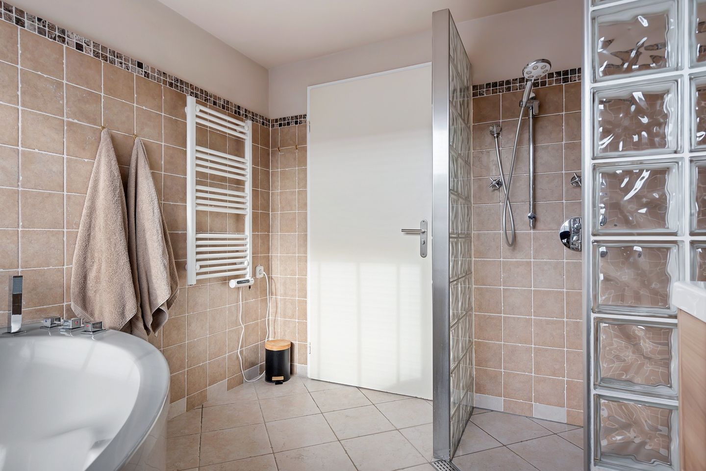 Photo 25 of van Limburg Stirumstraat 16