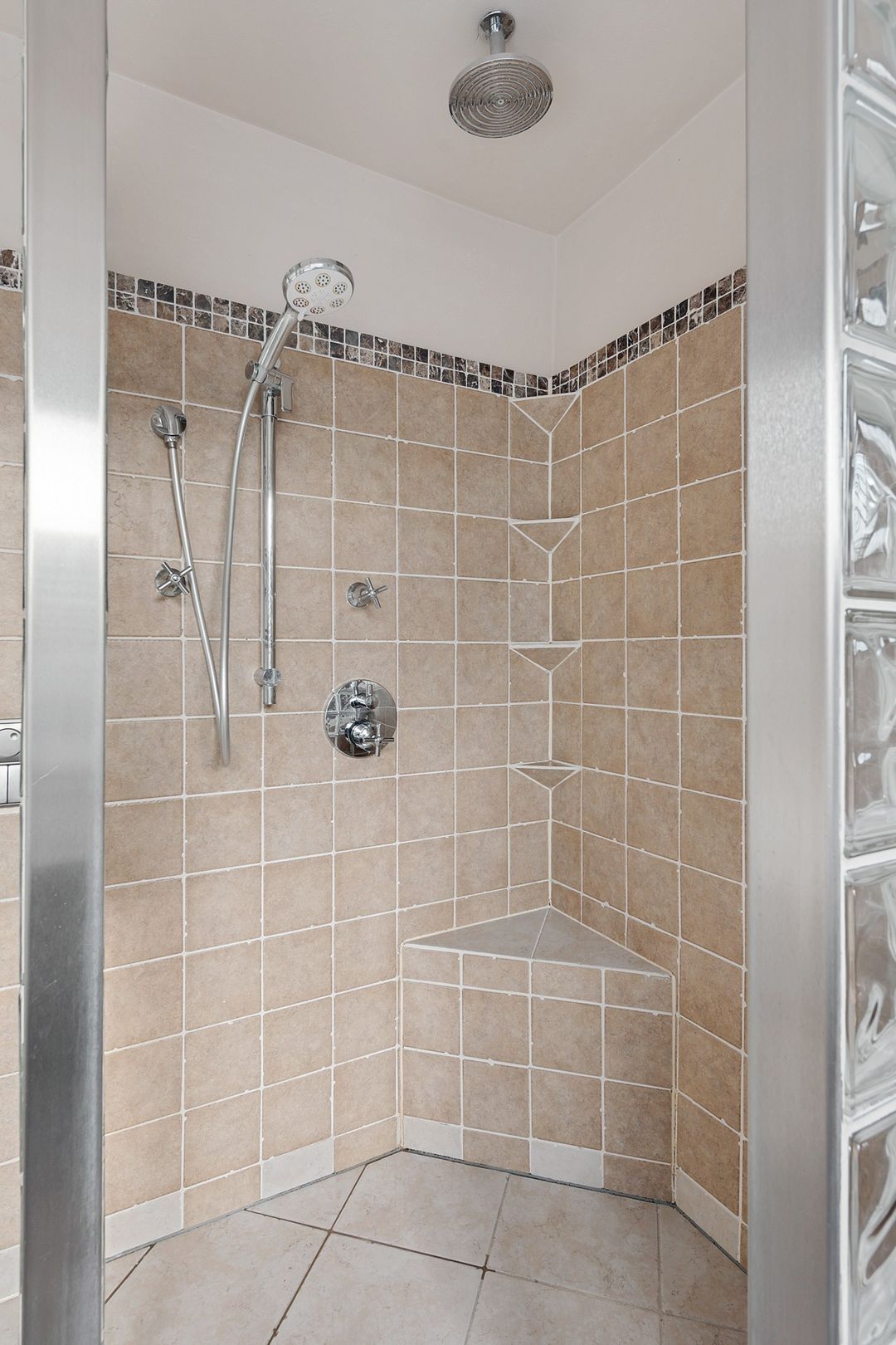 Photo 26 of van Limburg Stirumstraat 16