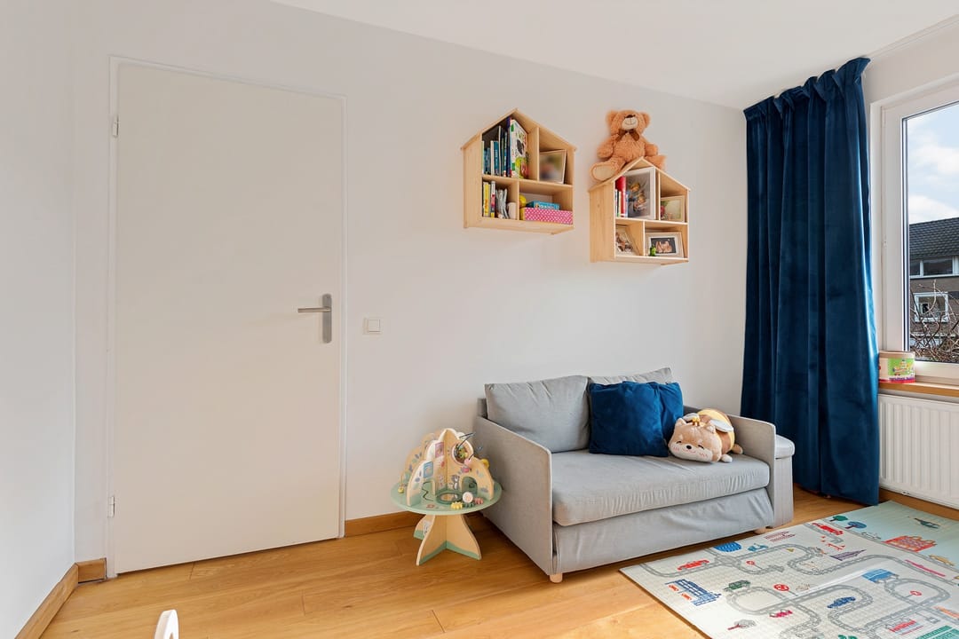 Photo 31 of van Limburg Stirumstraat 16