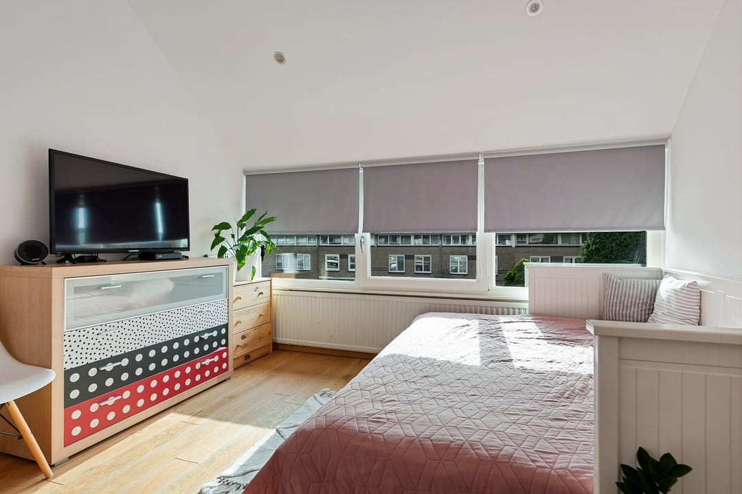 Photo 37 of van Limburg Stirumstraat 16