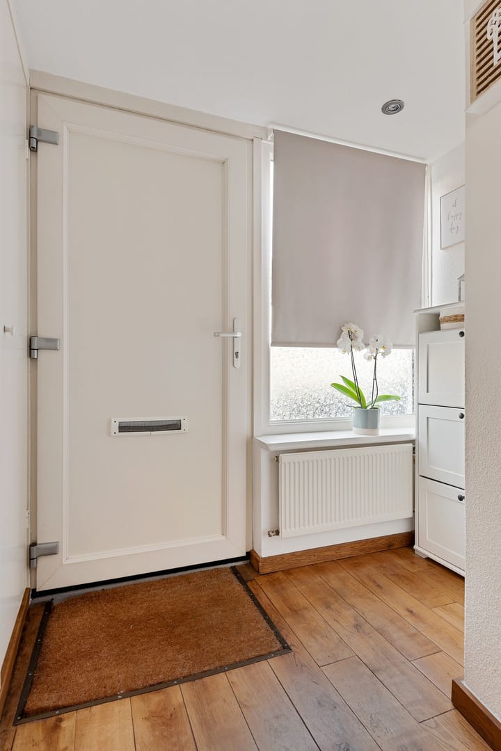 Photo 5 of van Limburg Stirumstraat 16