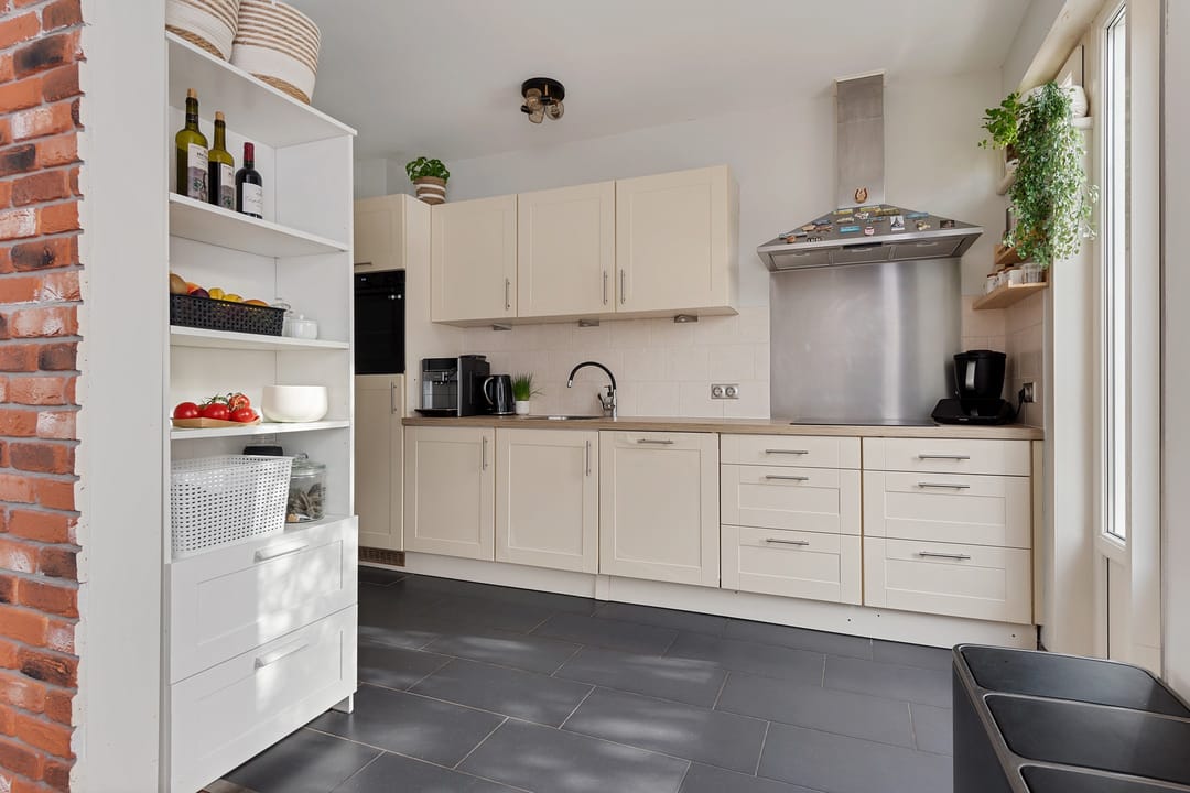 Photo 13 of van Limburg Stirumstraat 16