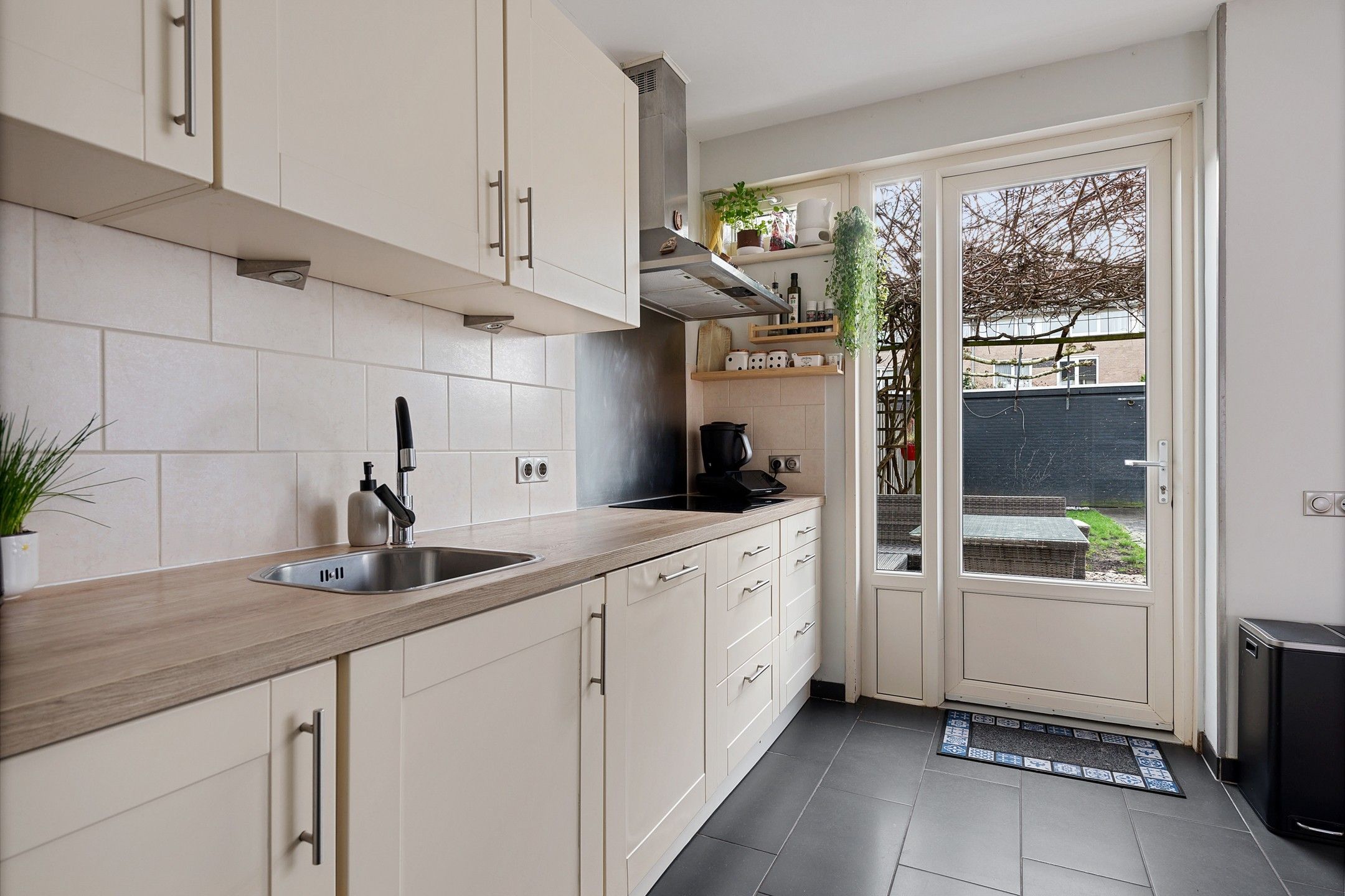 Photo 15 of van Limburg Stirumstraat 16