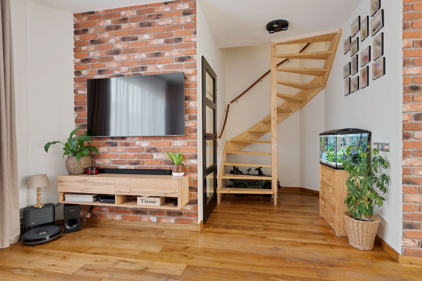 Photo 10 of van Limburg Stirumstraat 16