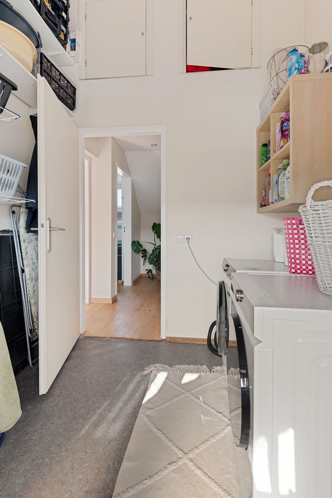 Photo 41 of van Limburg Stirumstraat 16