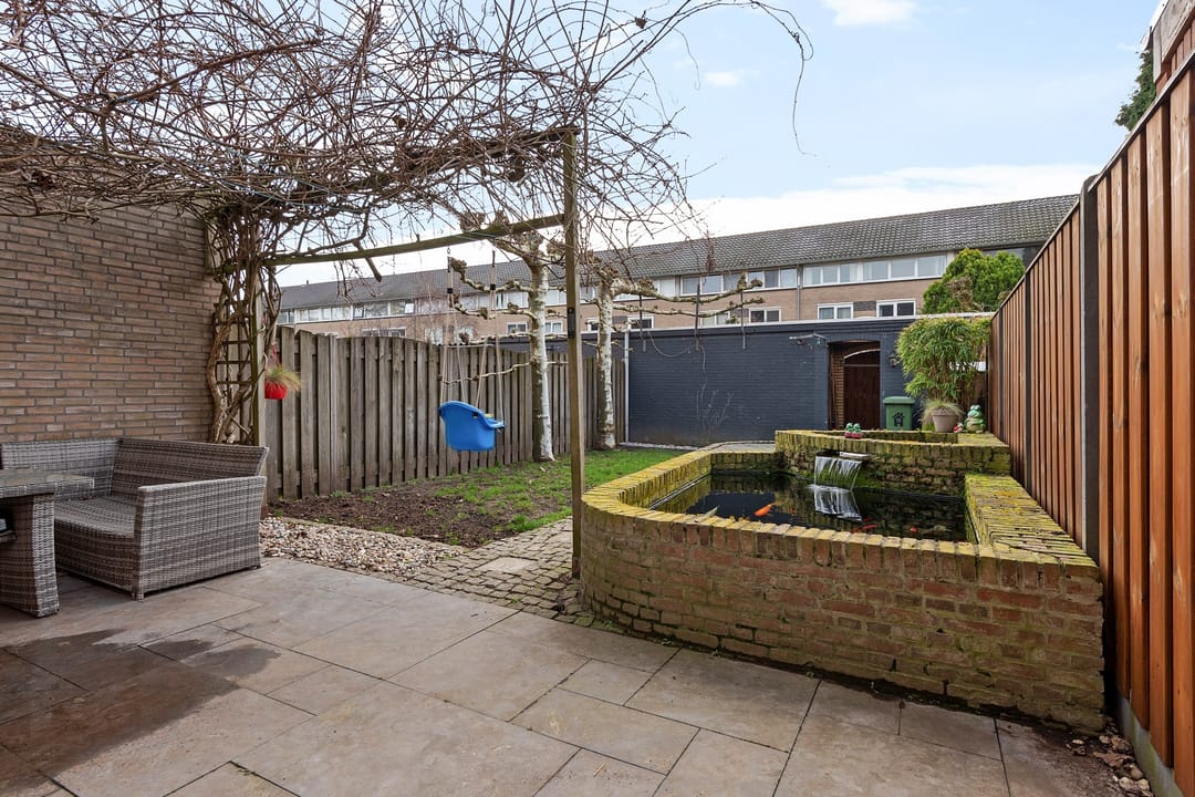 Photo 43 of van Limburg Stirumstraat 16