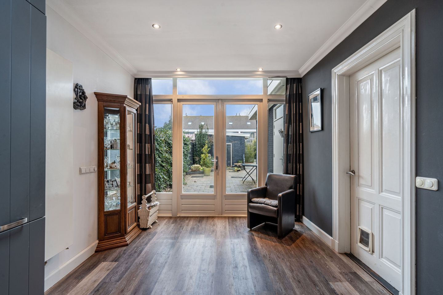 Historic Villa with Studio and B&B in Warmenhuizen — 29