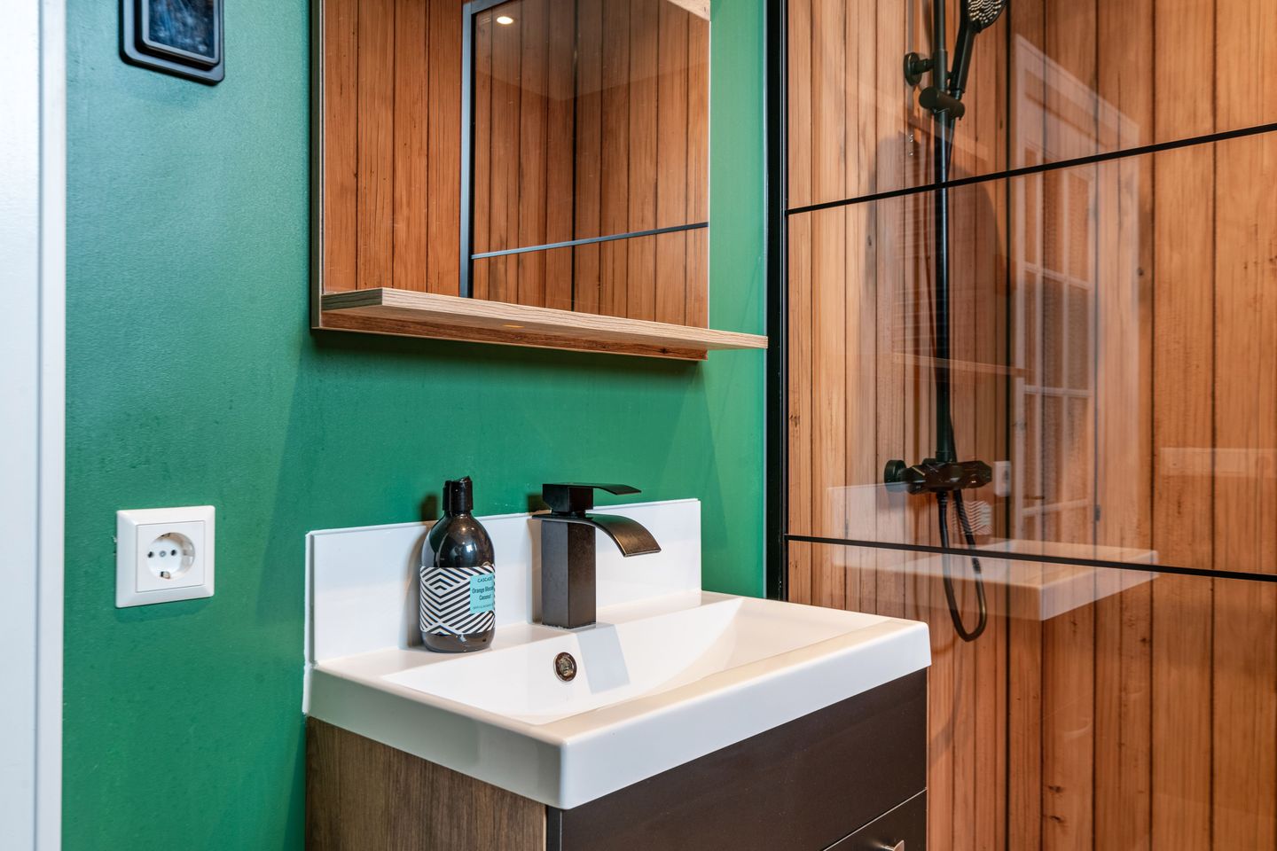 Historic Villa with Studio and B&B in Warmenhuizen — 44