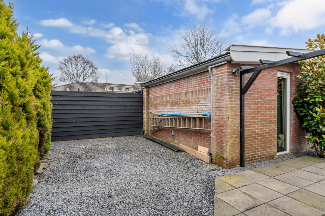 Historic Villa with Studio and B&B in Warmenhuizen — 67