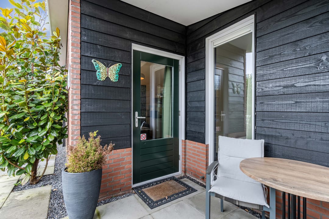 Historic Villa with Studio and B&B in Warmenhuizen — 71