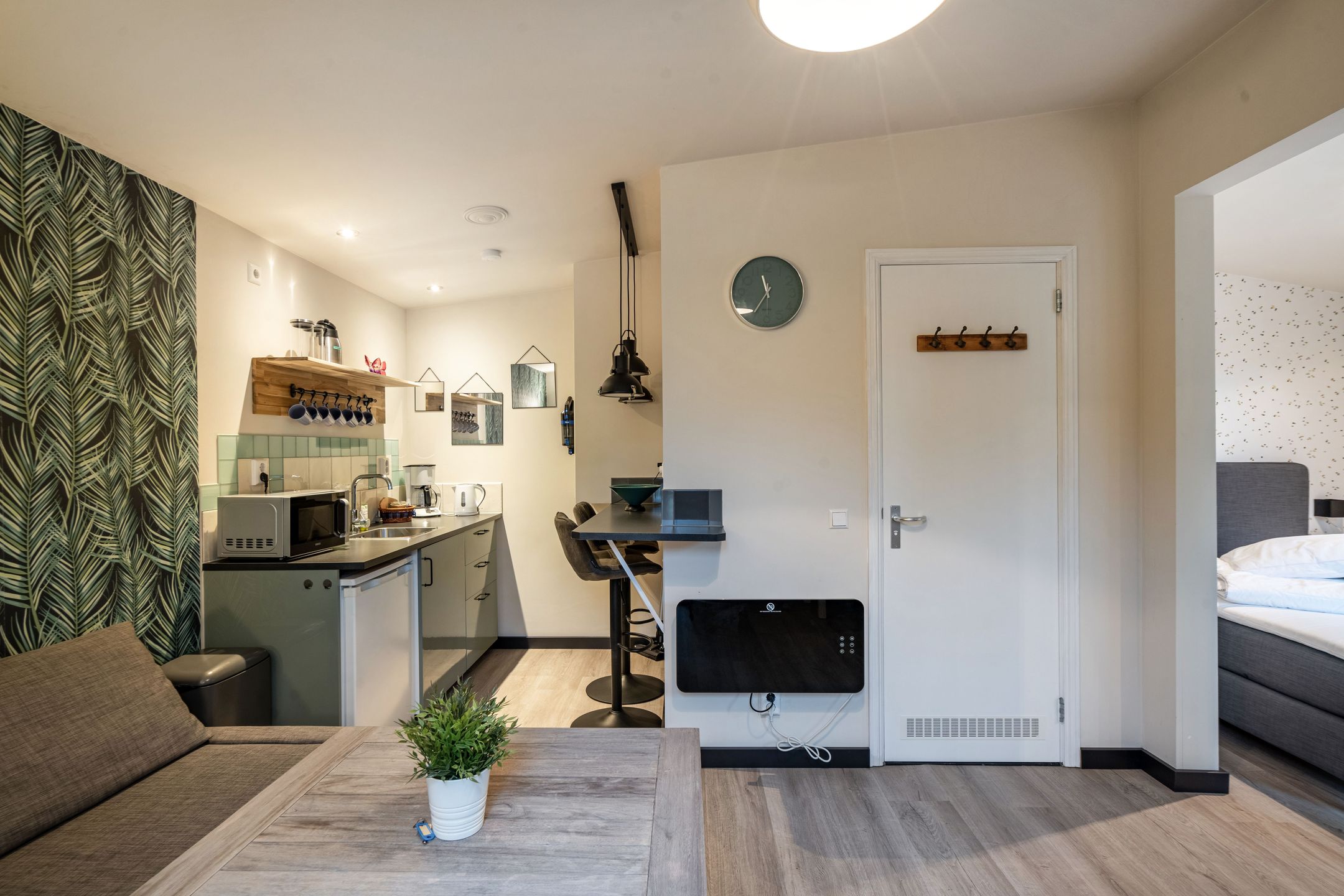 Historic Villa with Studio and B&B in Warmenhuizen — 72