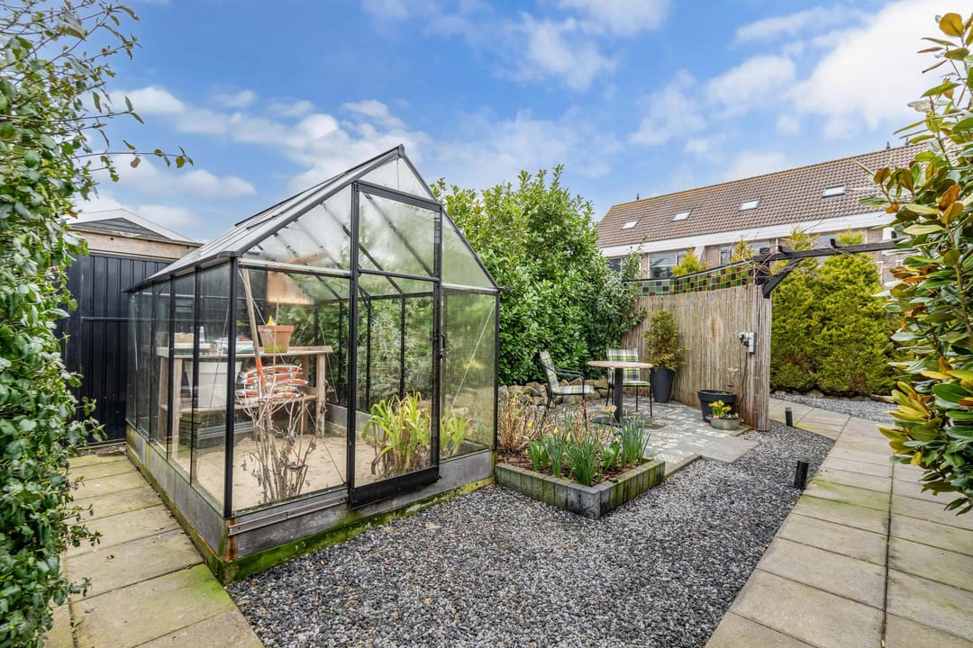 Historic Villa with Studio and B&B in Warmenhuizen — 82