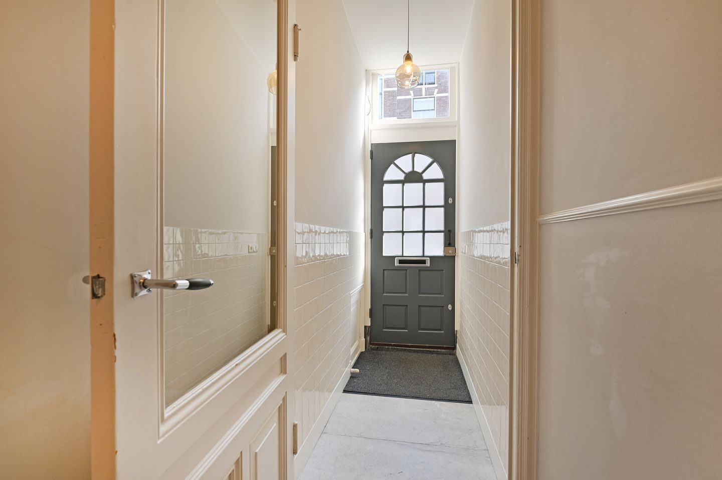 Luxuriously Renovated 6-Room Ground Floor Apartment with Garden in Regentessekwartier — 58
