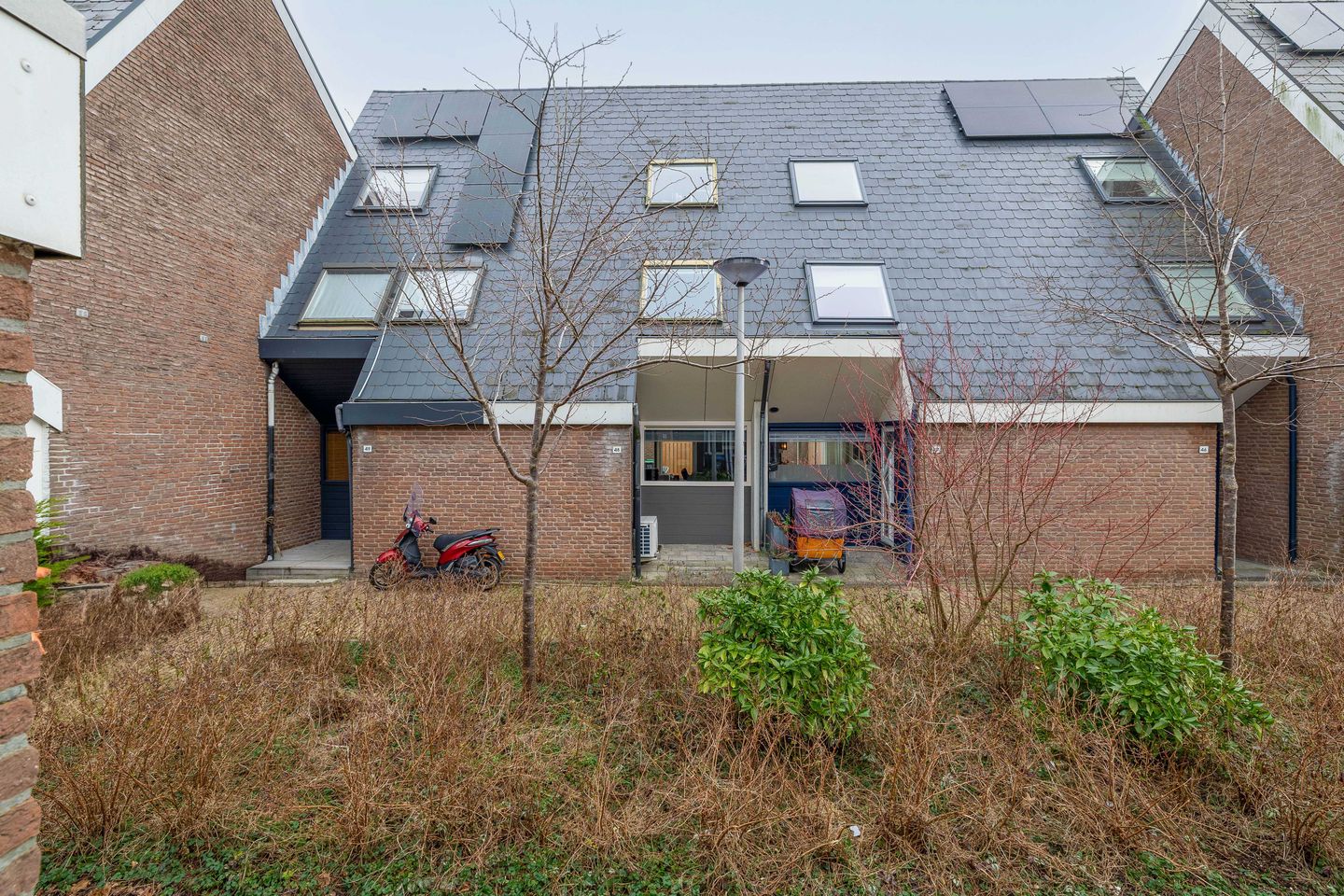 Modern terraced house with private parking and solar panels in Ridderkerk — 46