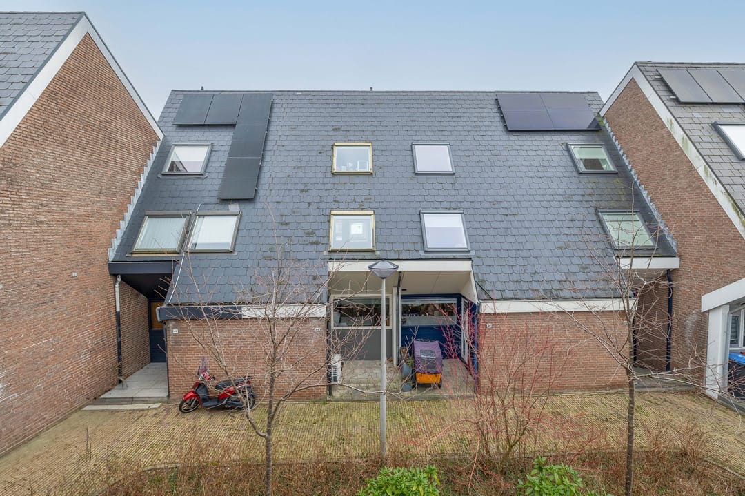 Modern terraced house with private parking and solar panels in Ridderkerk — 48