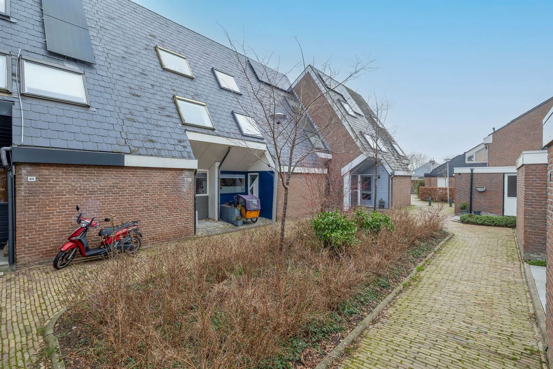 Modern terraced house with private parking and solar panels in Ridderkerk — 49