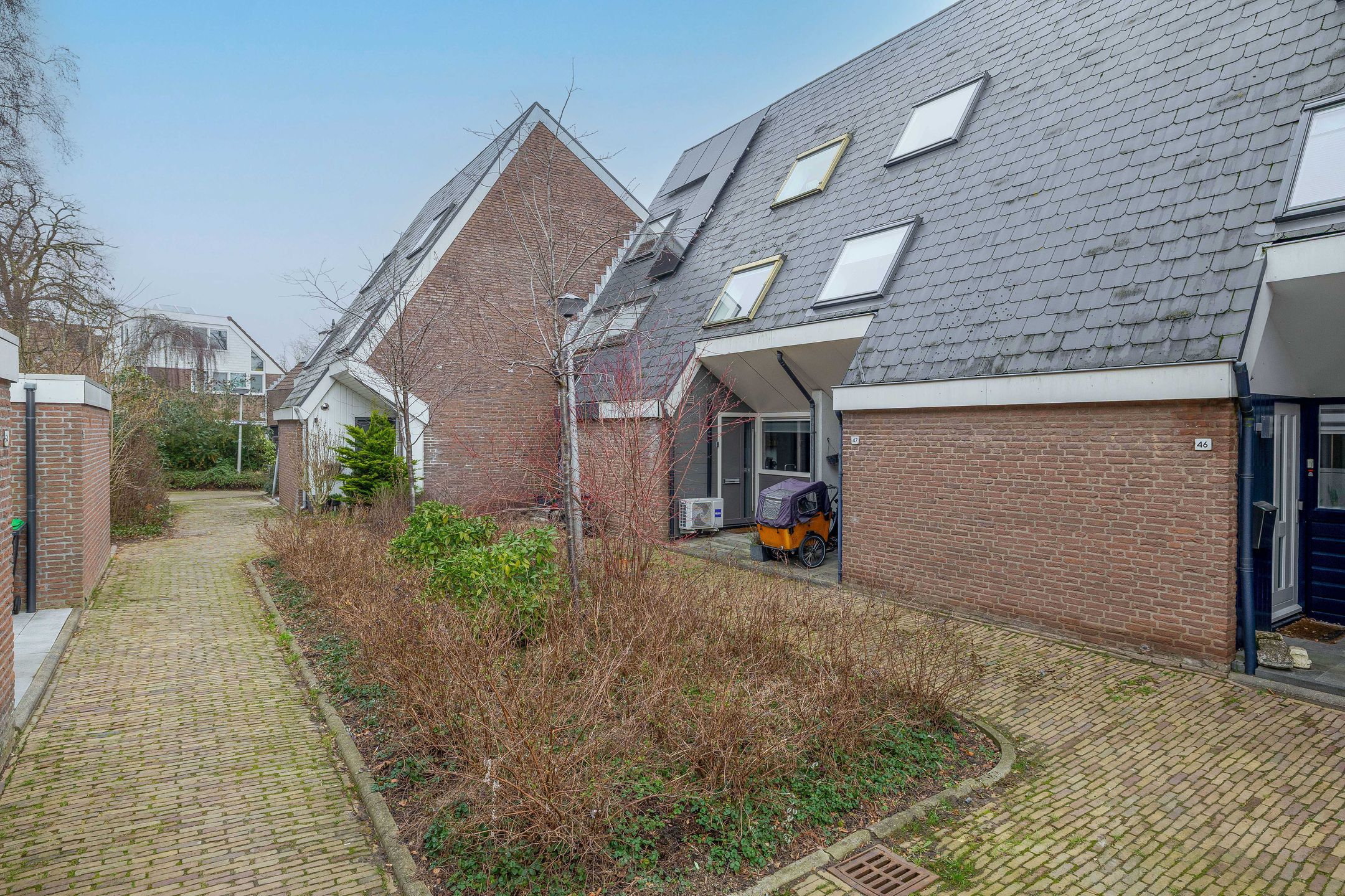 Modern terraced house with private parking and solar panels in Ridderkerk — 52