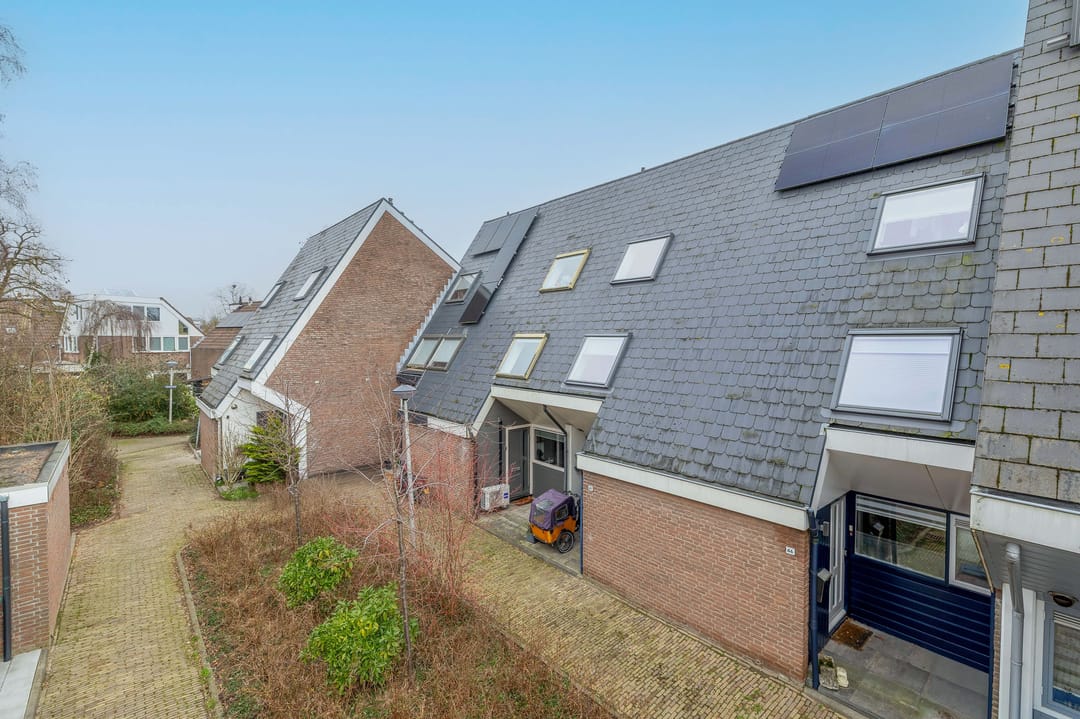 Modern terraced house with private parking and solar panels in Ridderkerk — 53