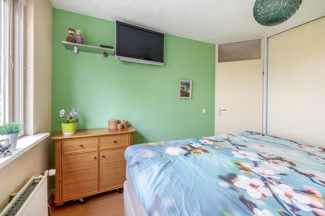 Spacious Family Home with South-Facing Garden and Energy Label A in Alphen aan den Rijn — 16
