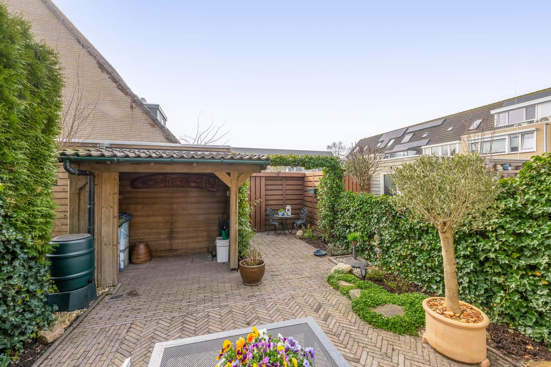 Spacious Family Home with South-Facing Garden and Energy Label A in Alphen aan den Rijn — 23