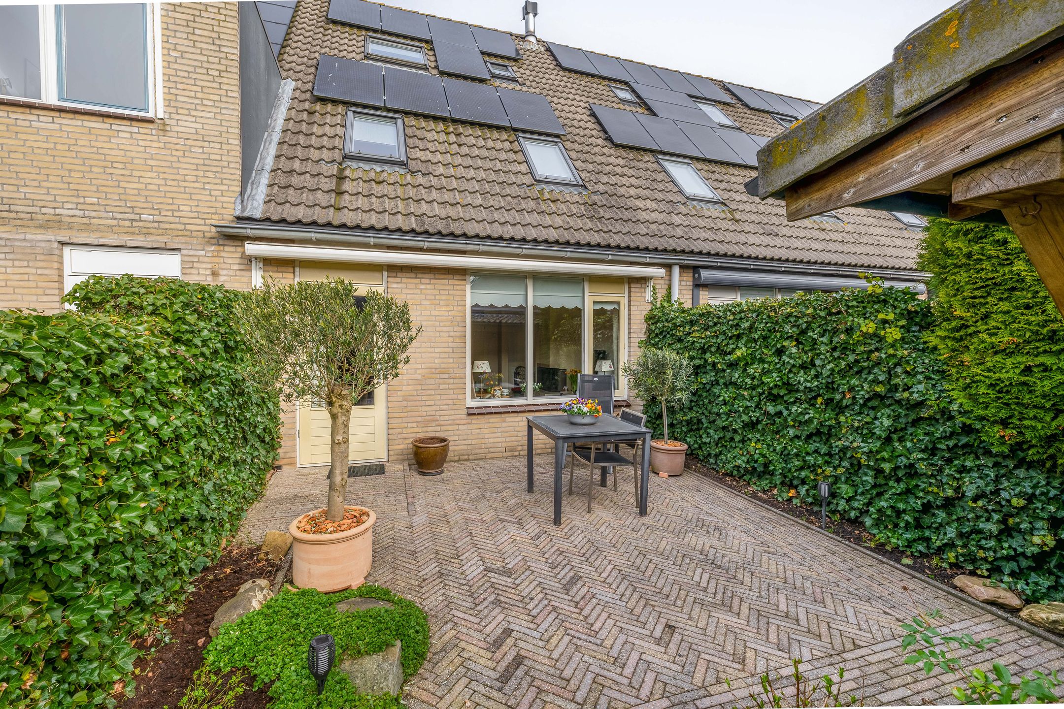 Spacious Family Home with South-Facing Garden and Energy Label A in Alphen aan den Rijn — 24
