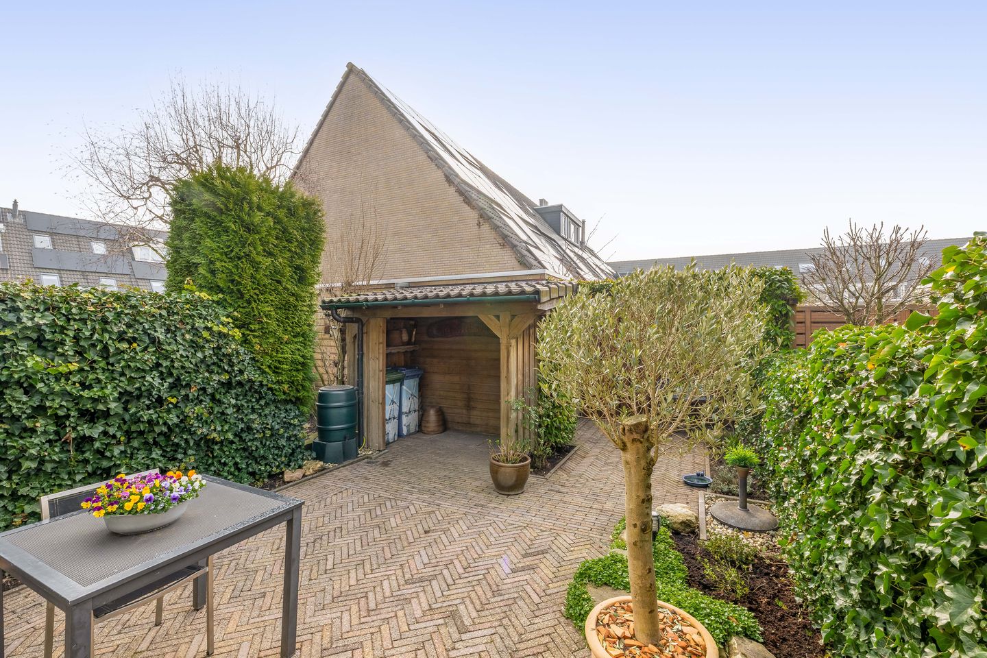 Spacious Family Home with South-Facing Garden and Energy Label A in Alphen aan den Rijn — 25