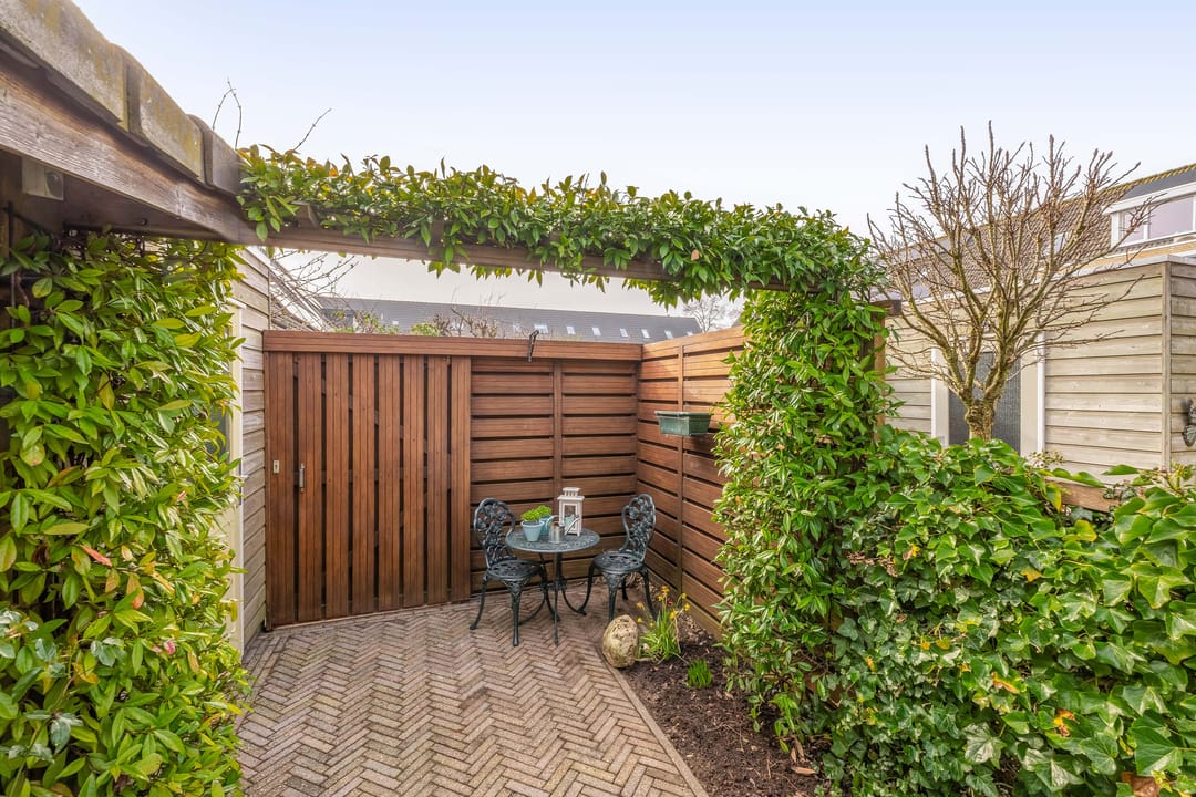 Spacious Family Home with South-Facing Garden and Energy Label A in Alphen aan den Rijn — 26
