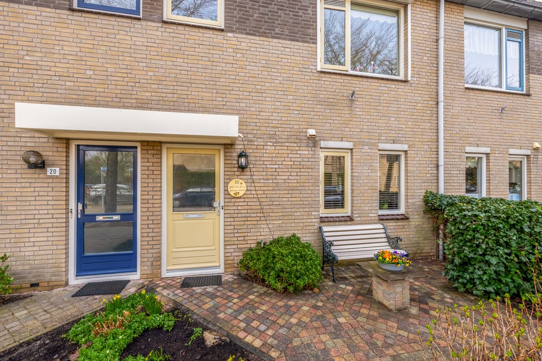 Spacious Family Home with South-Facing Garden and Energy Label A in Alphen aan den Rijn — 28