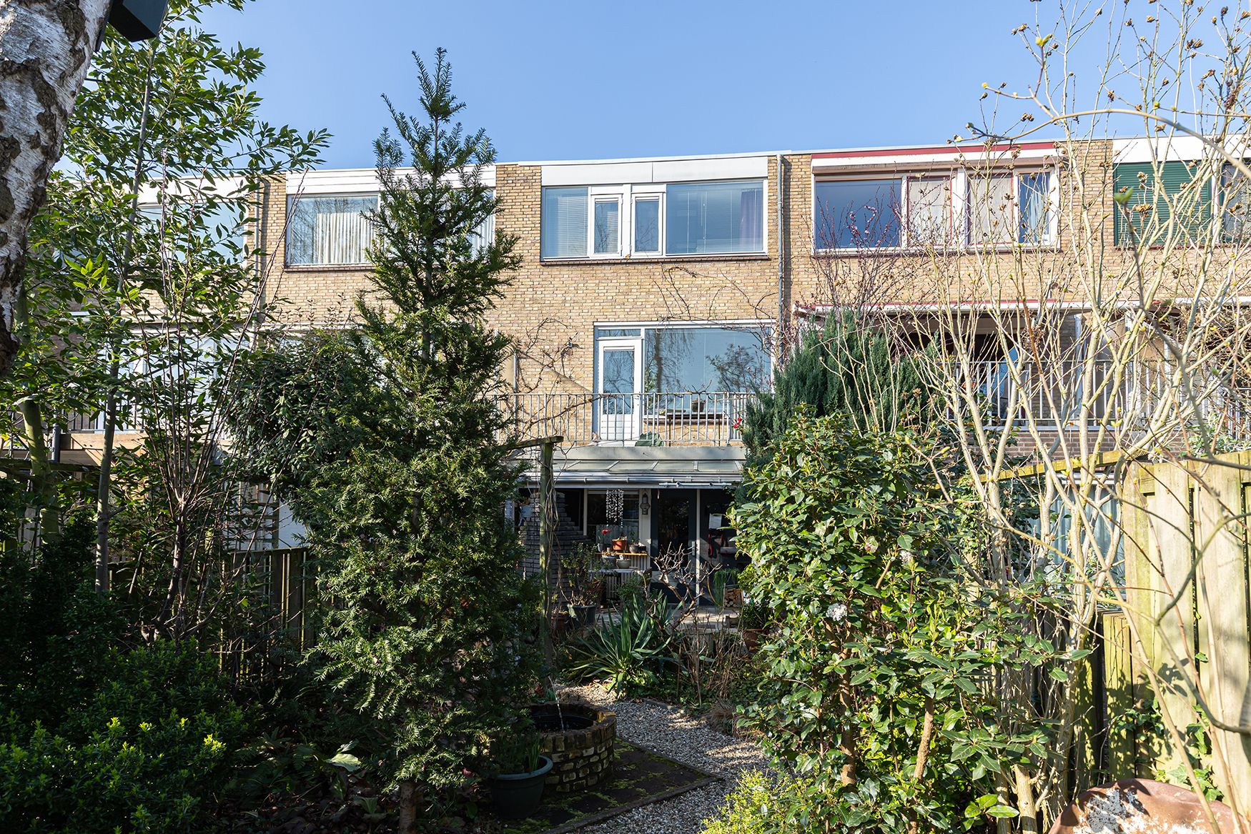 Spacious drive-in home with garage and sunny garden in Papendrecht — 19