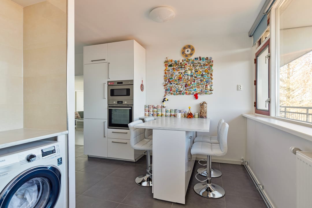 Spacious apartment with large balcony in Leiden Merenwijk — 17