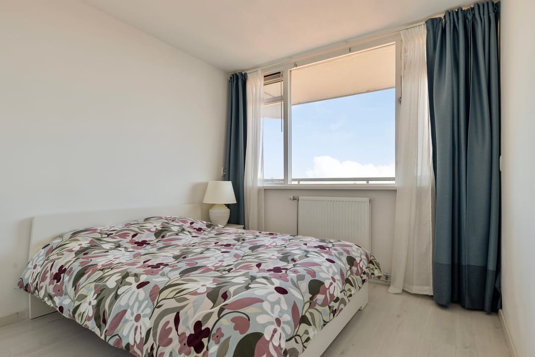 Spacious apartment with large balcony in Leiden Merenwijk — 27