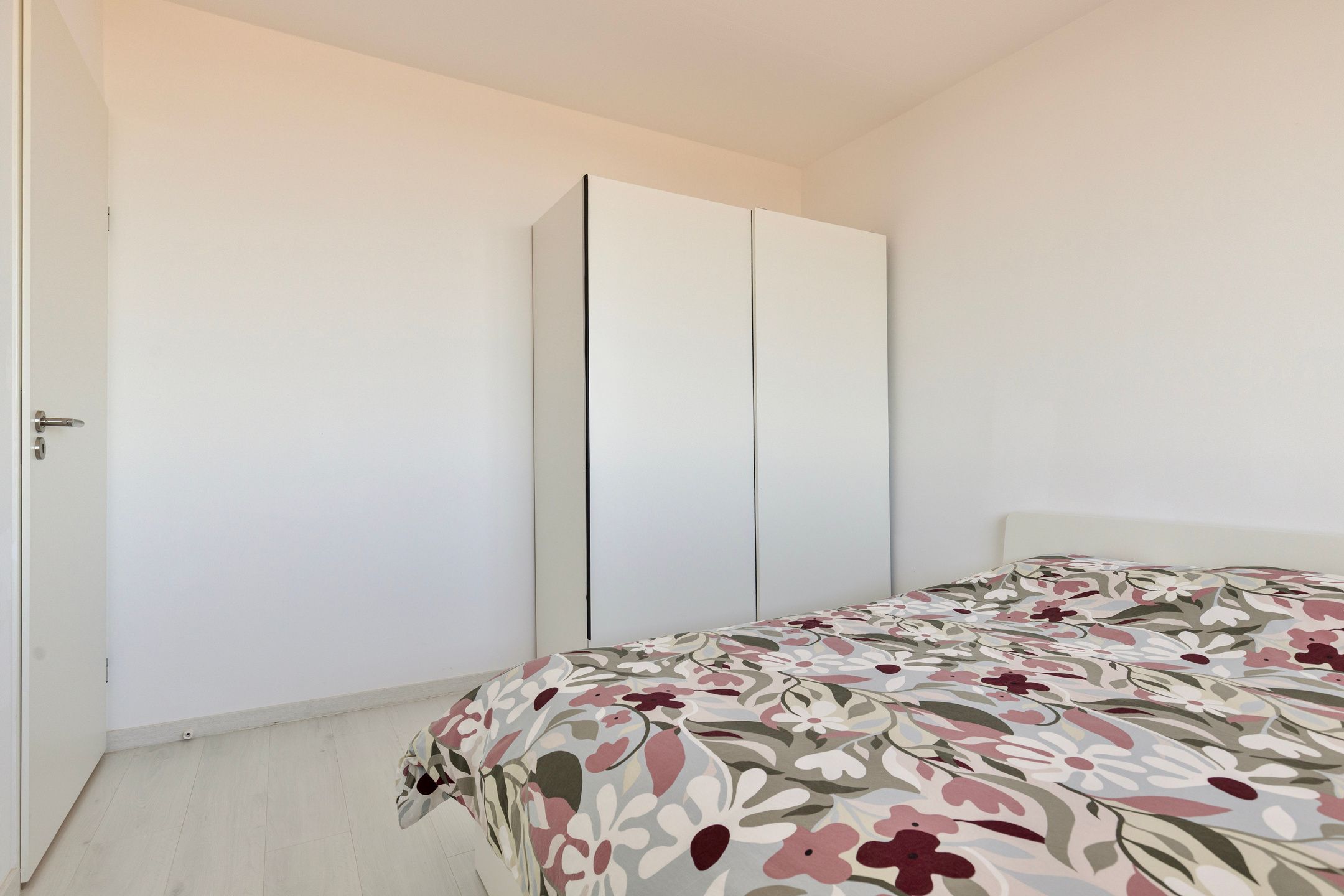 Spacious apartment with large balcony in Leiden Merenwijk — 28
