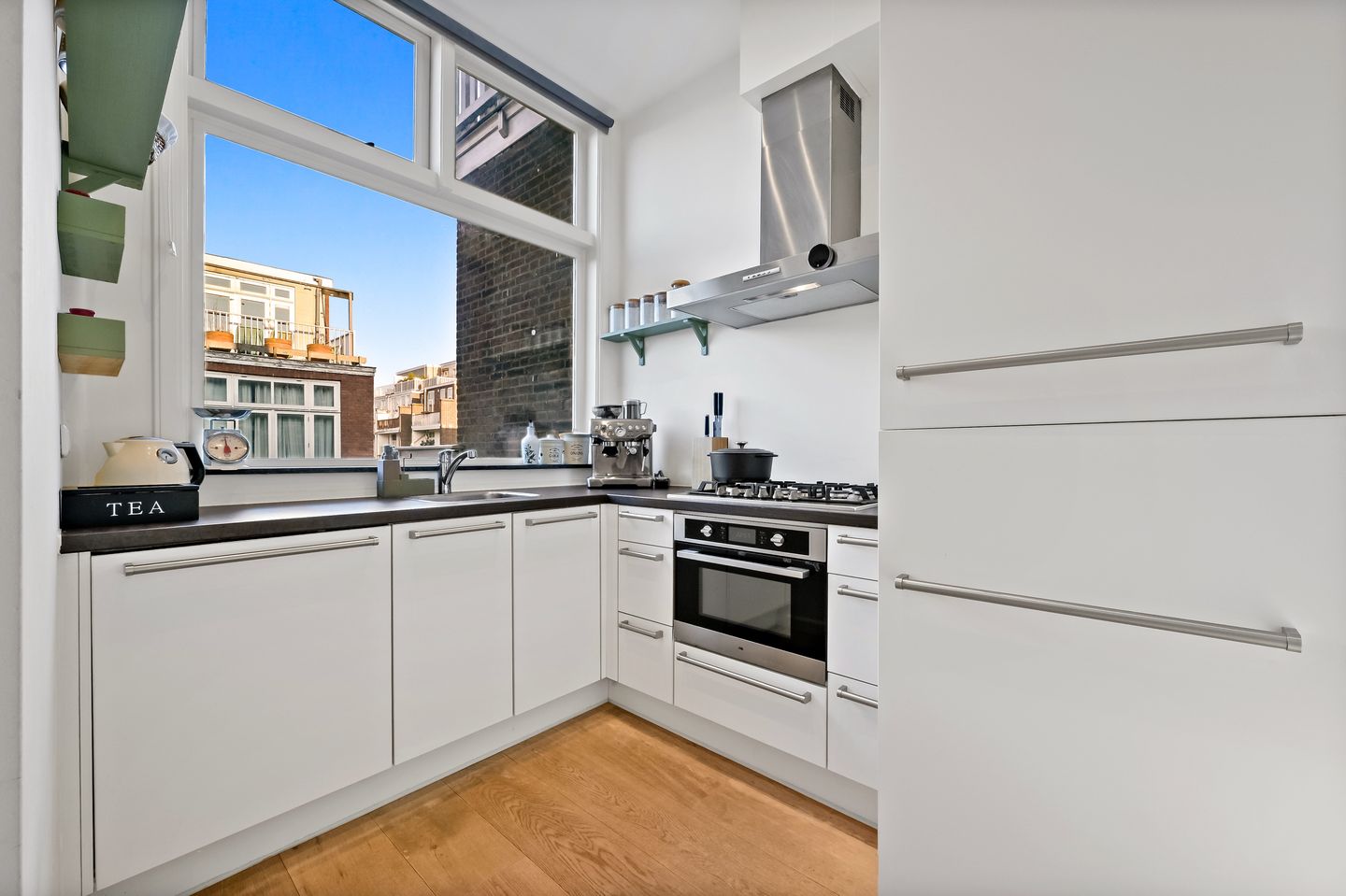 Charming first-floor apartment in beloved Bezuidenhout neighborhood near Theresiastraat — 25